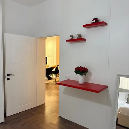 Red تيرانا