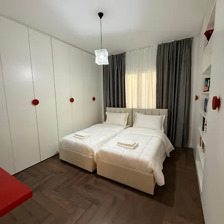 شقة Red